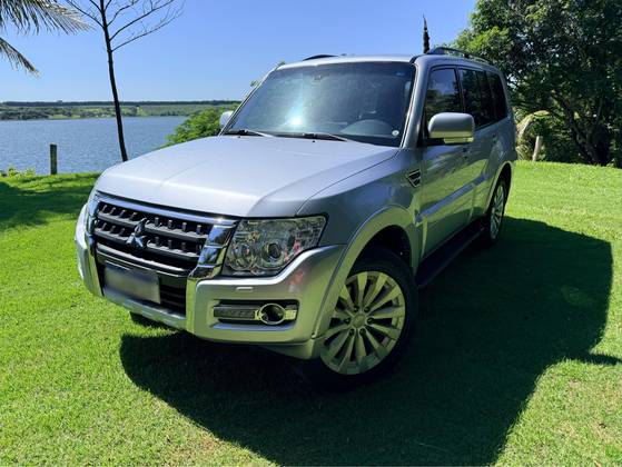 MITSUBISHI PAJERO 3.2 HPE 4X4 7 LUGARES 16V TURBO INTERCOOLER DIESEL 4P AUTOMÁTICO